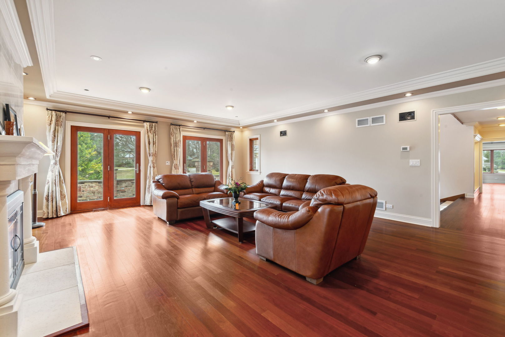 719 Midwest Club Parkway, Oak Brook, IL 60523