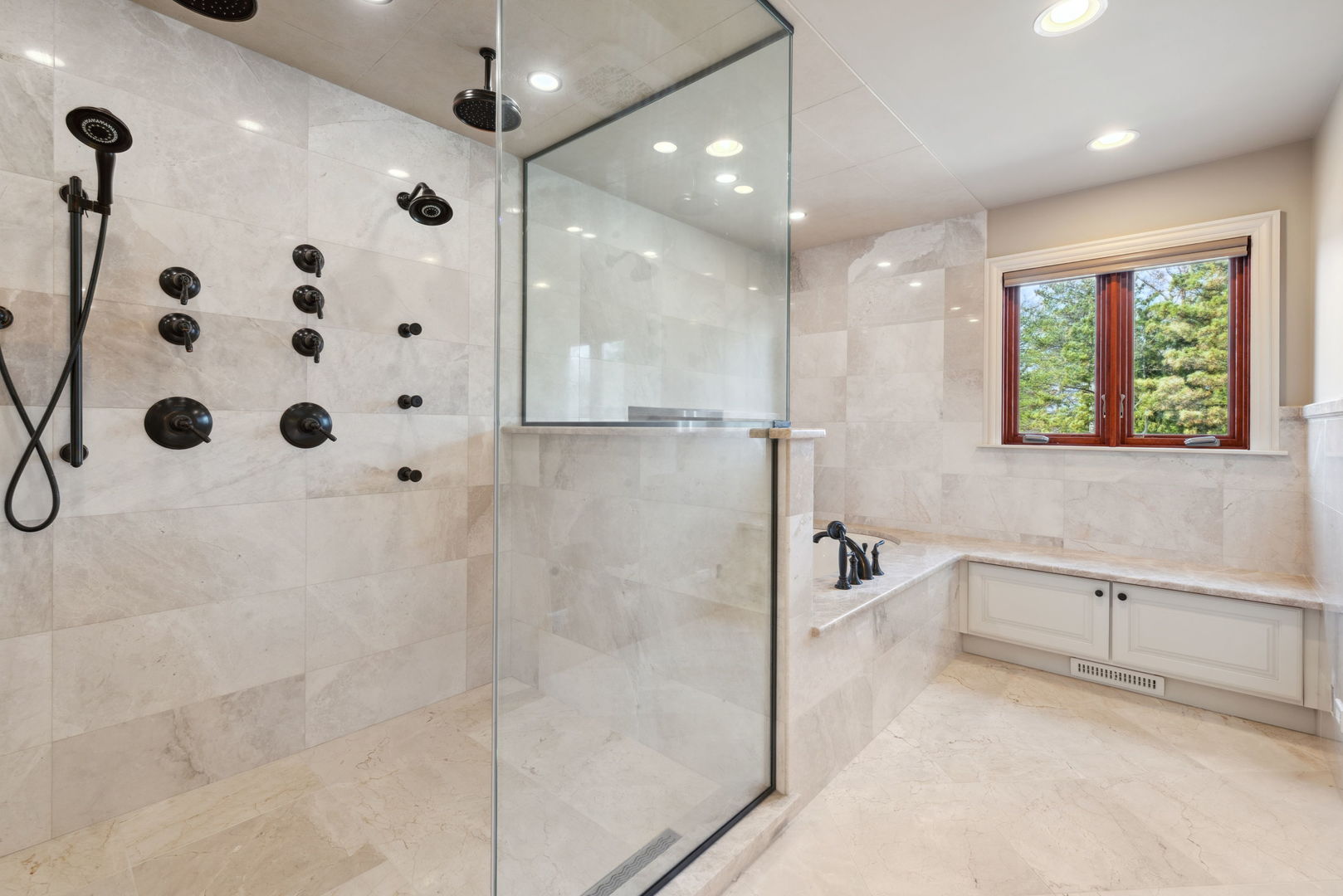 719 Midwest Club Parkway, Oak Brook, IL 60523