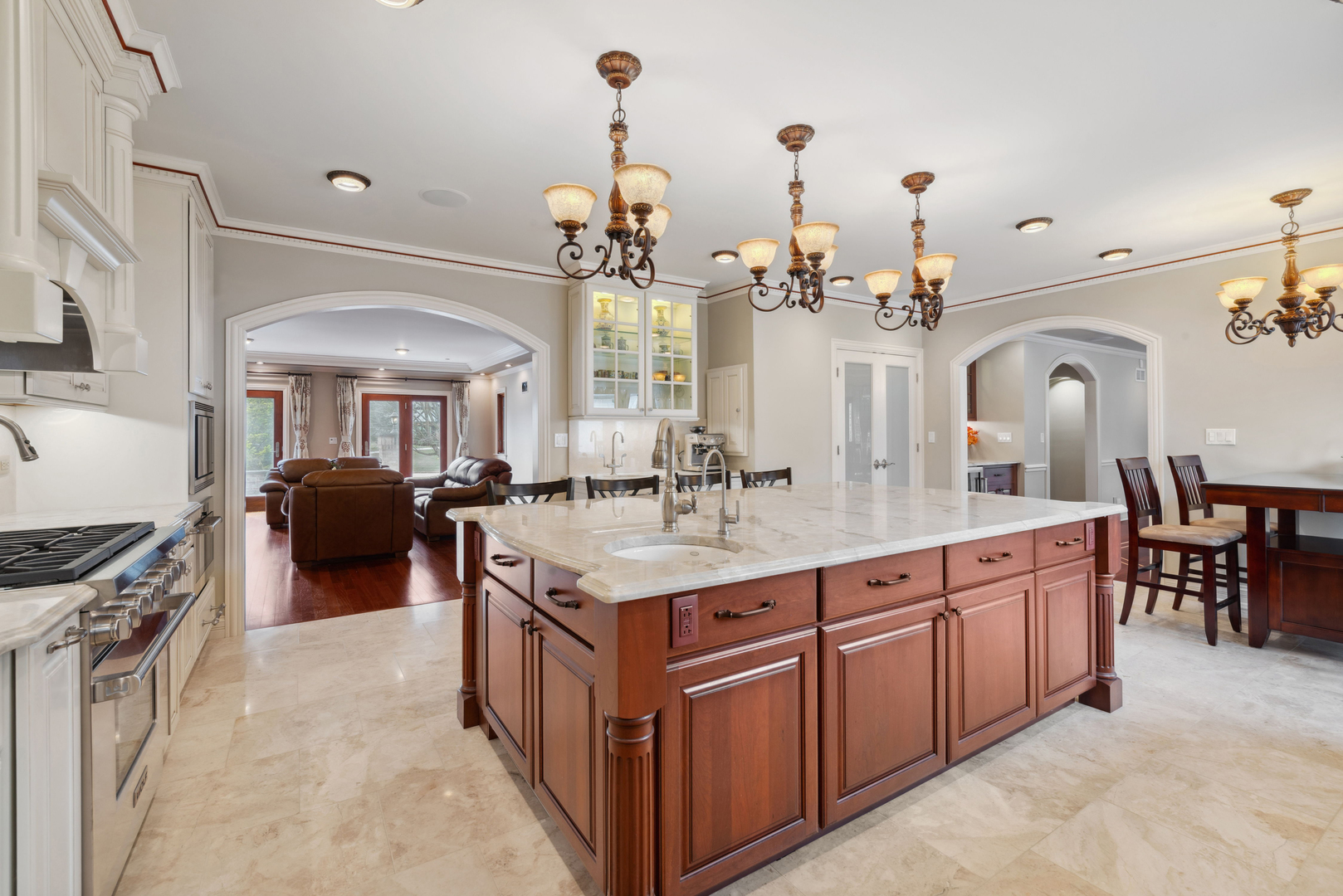 719 Midwest Club Parkway, Oak Brook, IL 60523