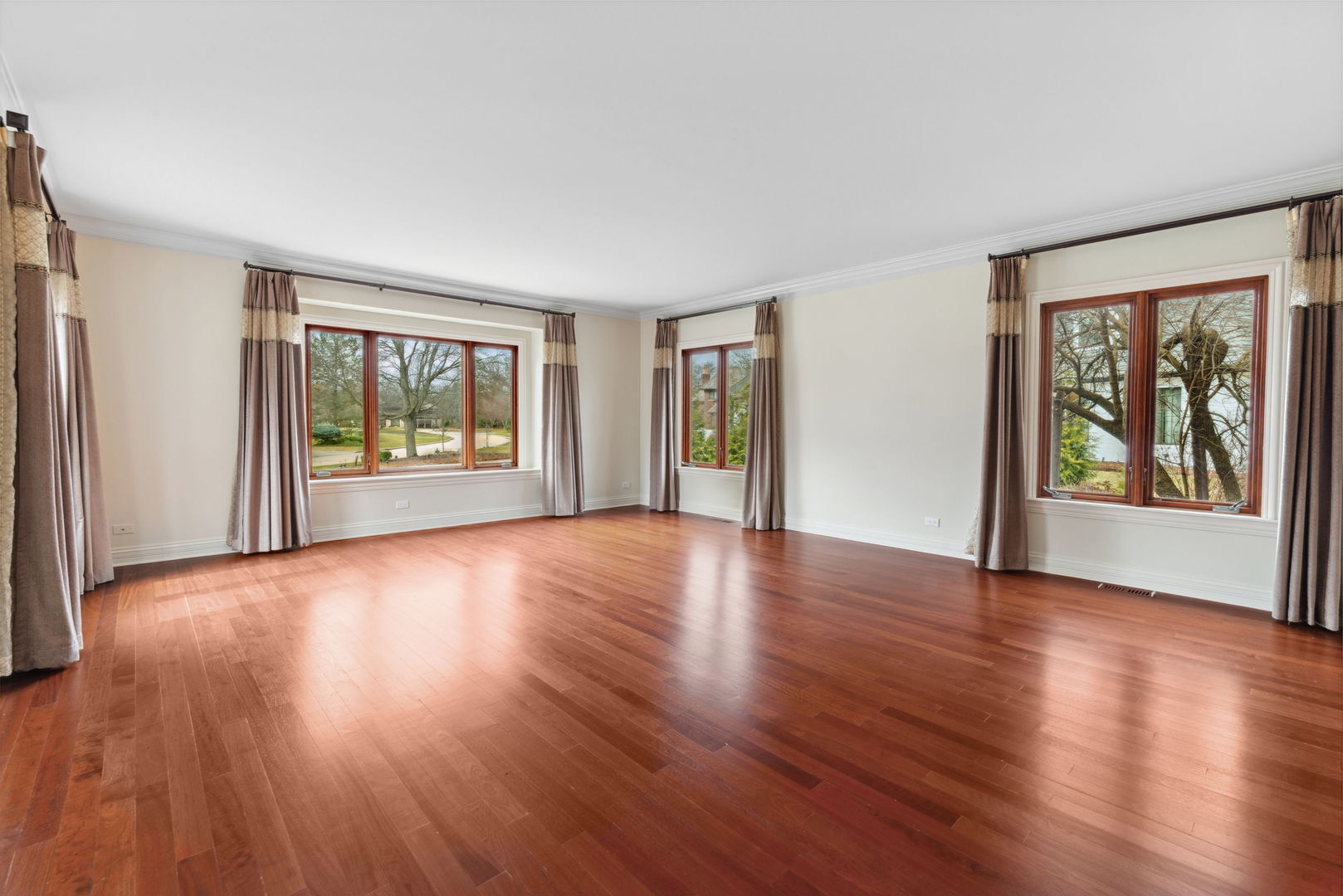 719 Midwest Club Parkway, Oak Brook, IL 60523