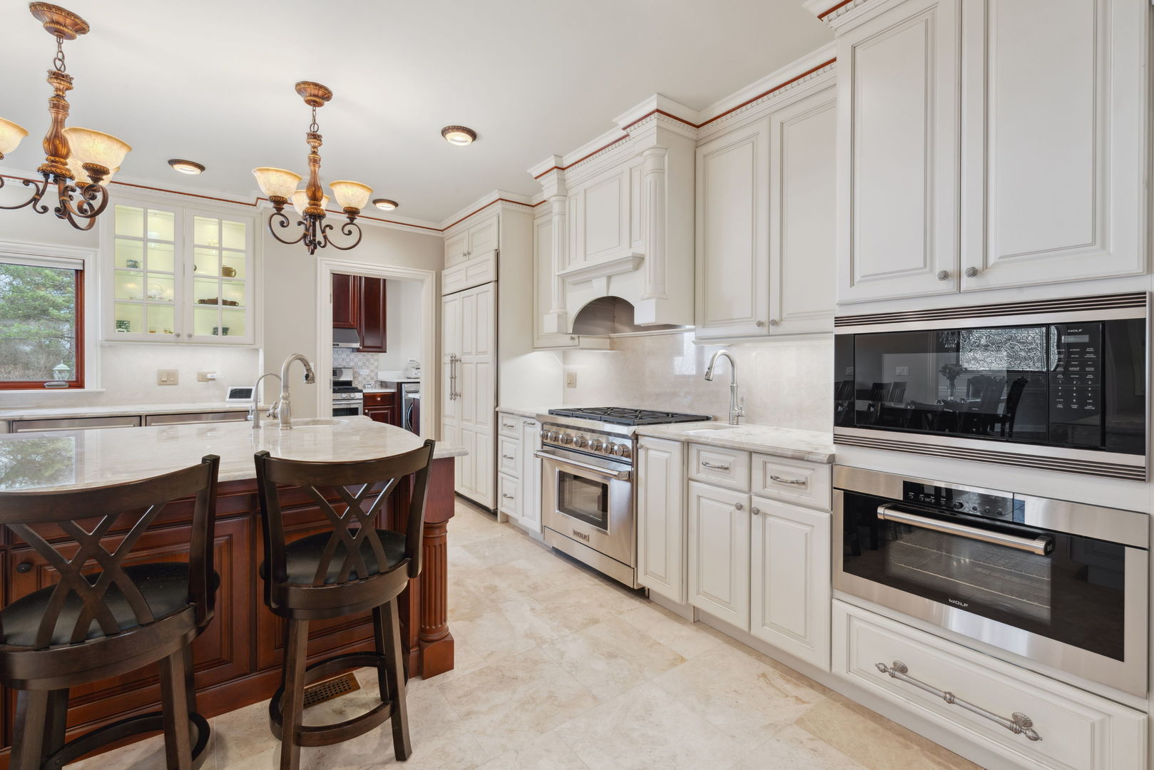 719 Midwest Club Parkway, Oak Brook, IL 60523