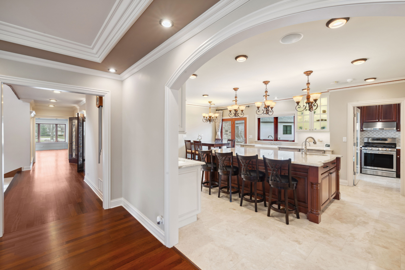 719 Midwest Club Parkway, Oak Brook, IL 60523