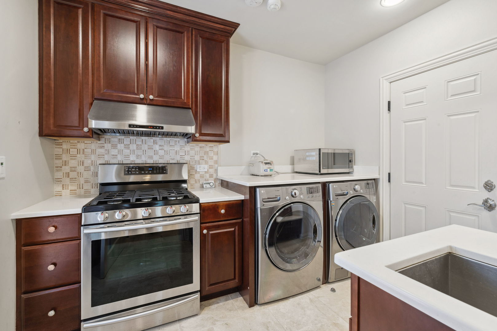 719 Midwest Club Parkway, Oak Brook, IL 60523