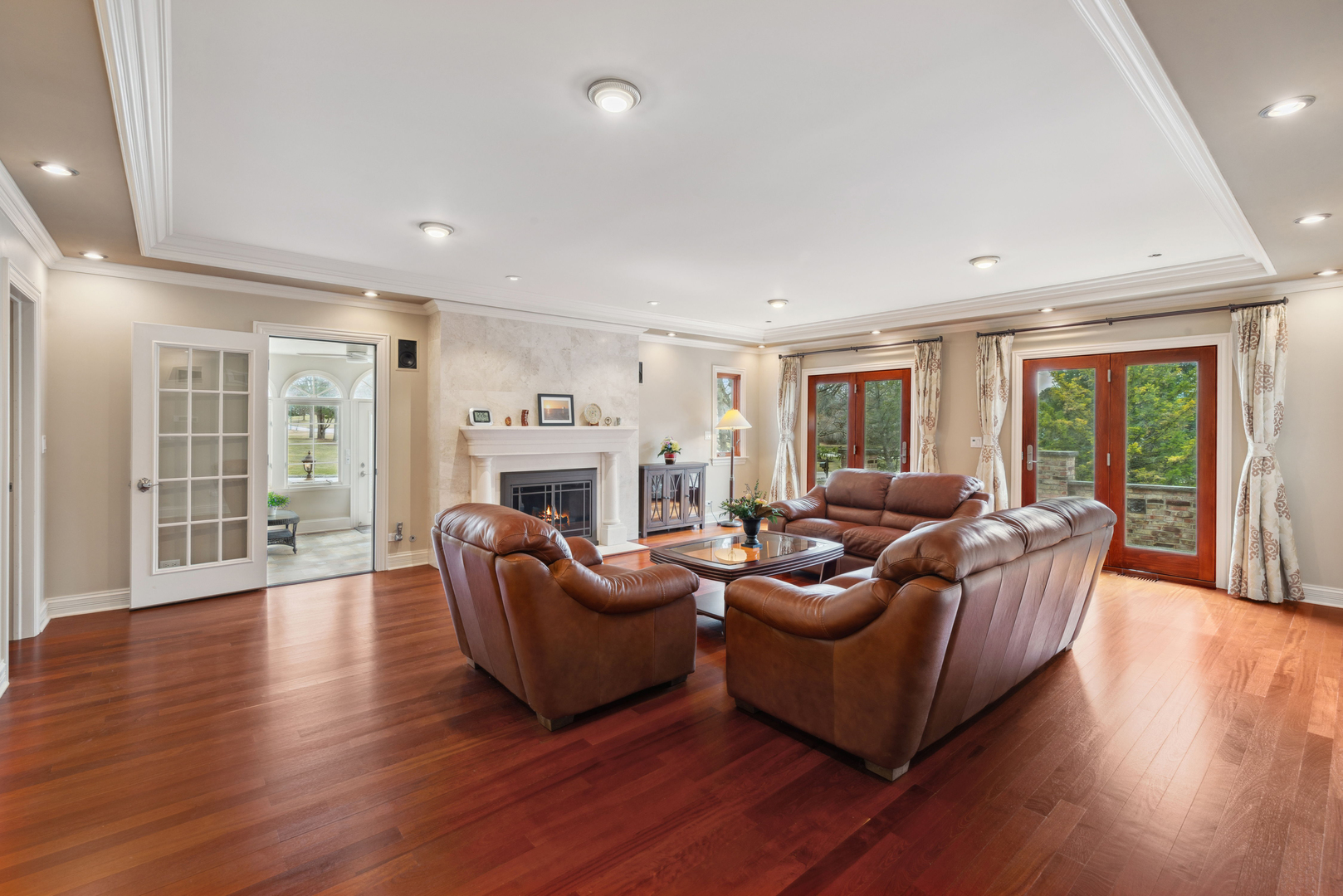 719 Midwest Club Parkway, Oak Brook, IL 60523