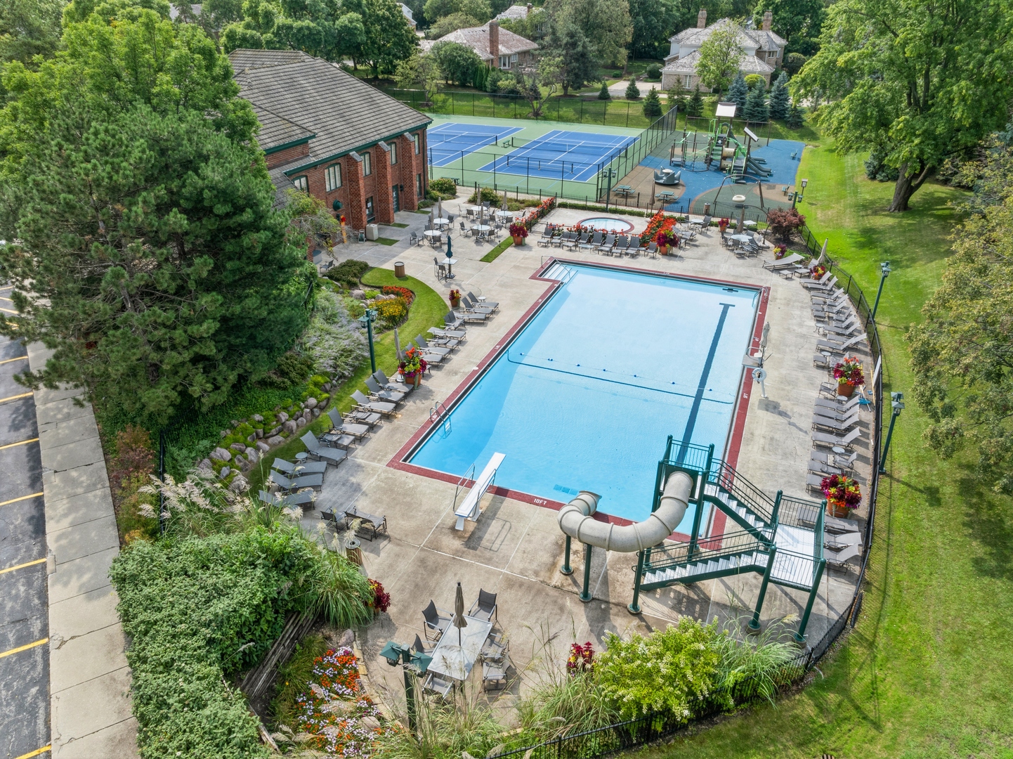 719 Midwest Club Parkway, Oak Brook, IL 60523