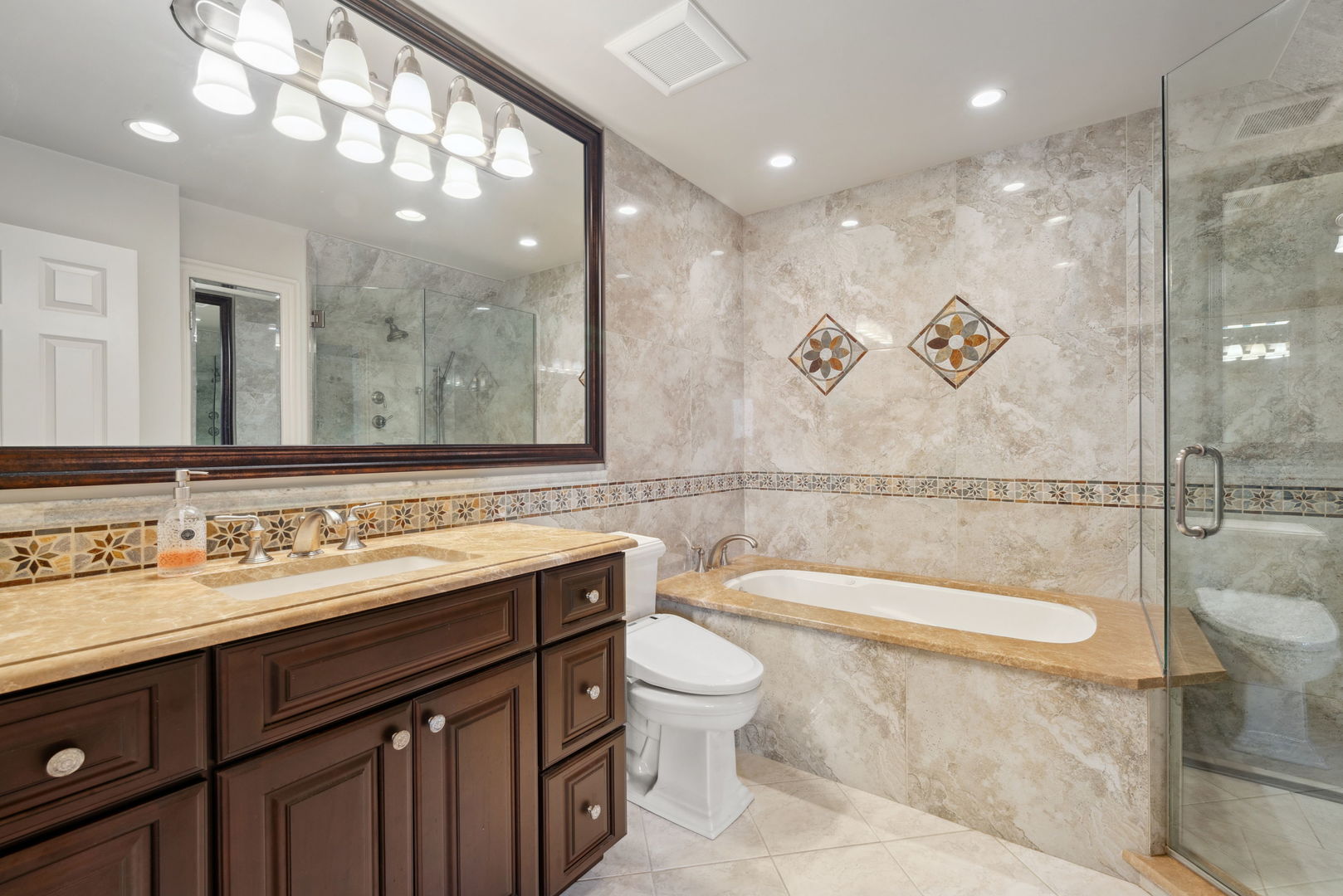 719 Midwest Club Parkway, Oak Brook, IL 60523