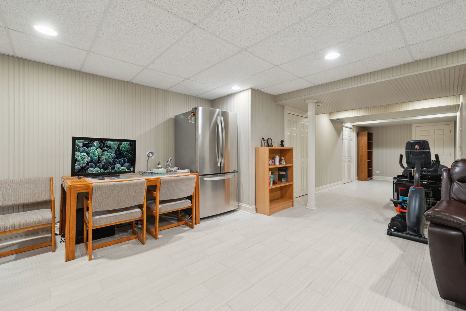 719 Midwest Club Parkway, Oak Brook, IL 60523