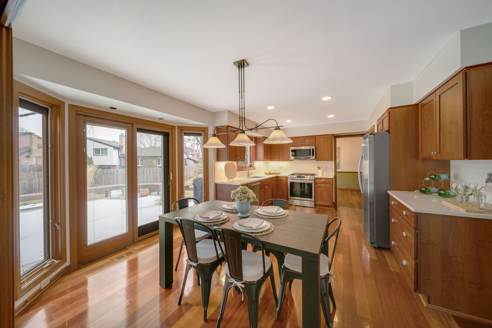 1530 E Fleming Drive, Arlington Heights, IL 60004