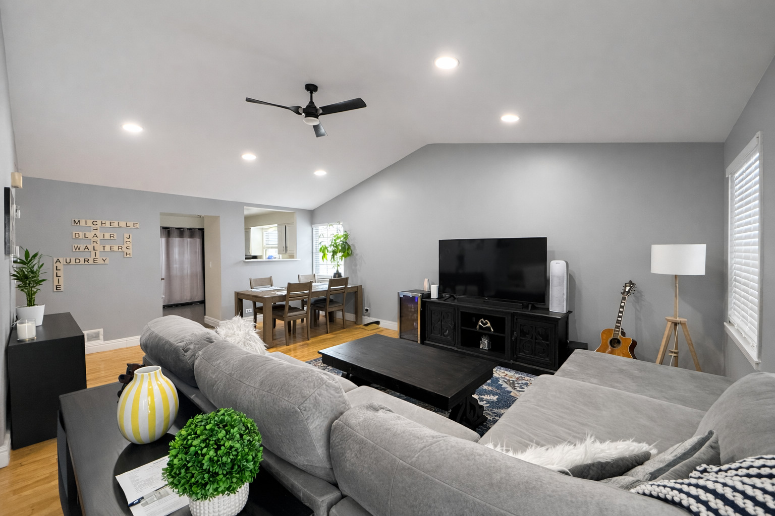 1587 Brookside Drive, Hoffman Estates, IL 60169