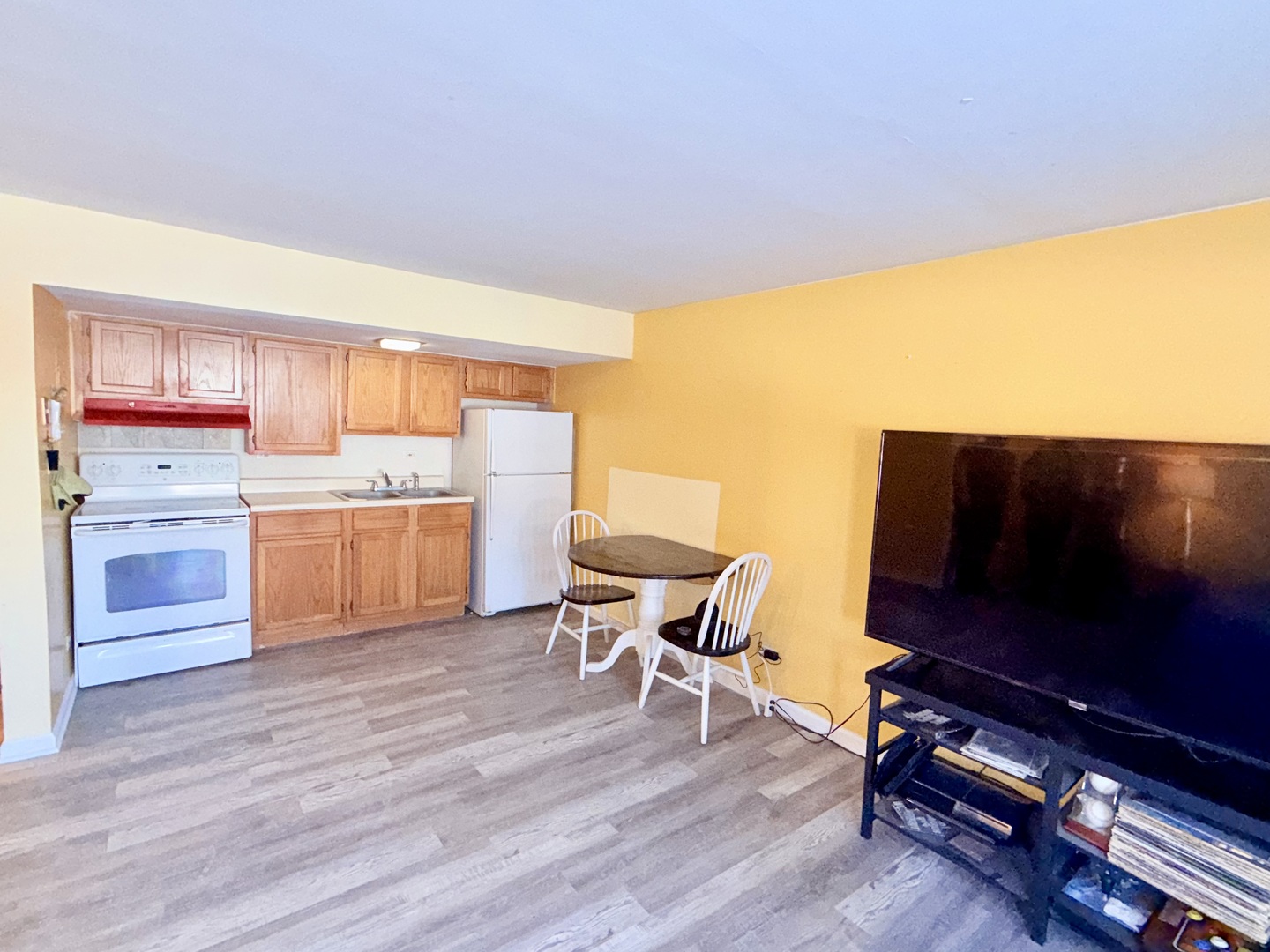 1160 W 18th Street #GW, Broadview, IL 60155