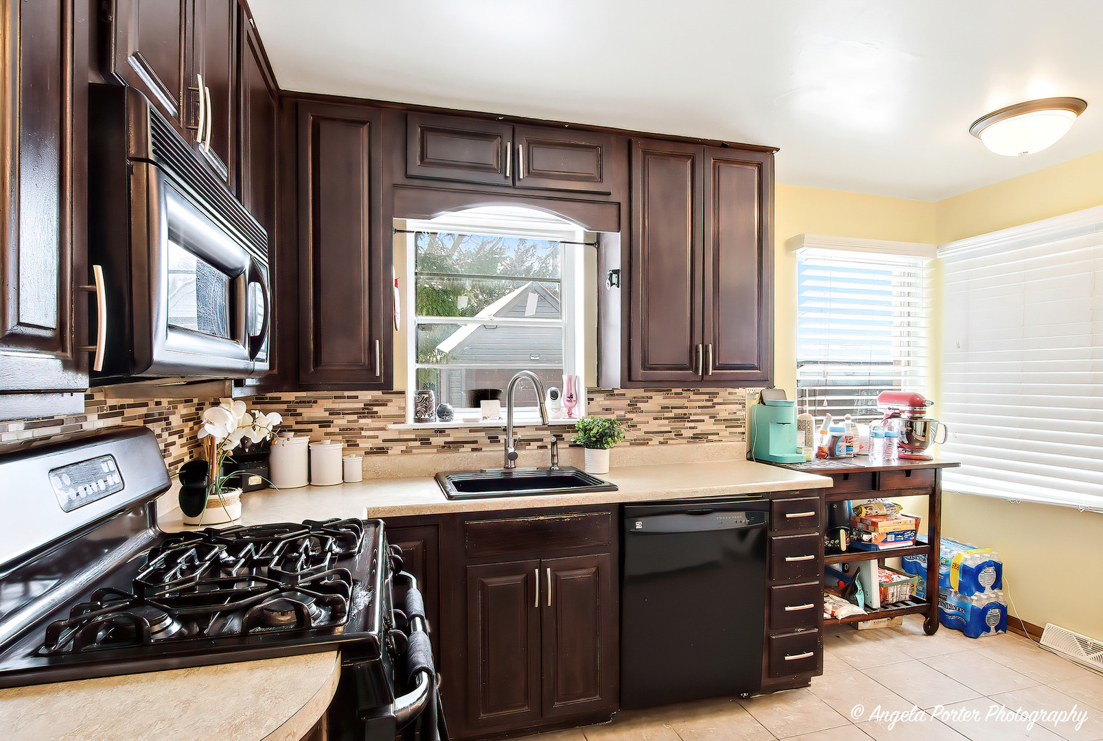 1810 LINDEN Avenue, Waukegan, IL 60087