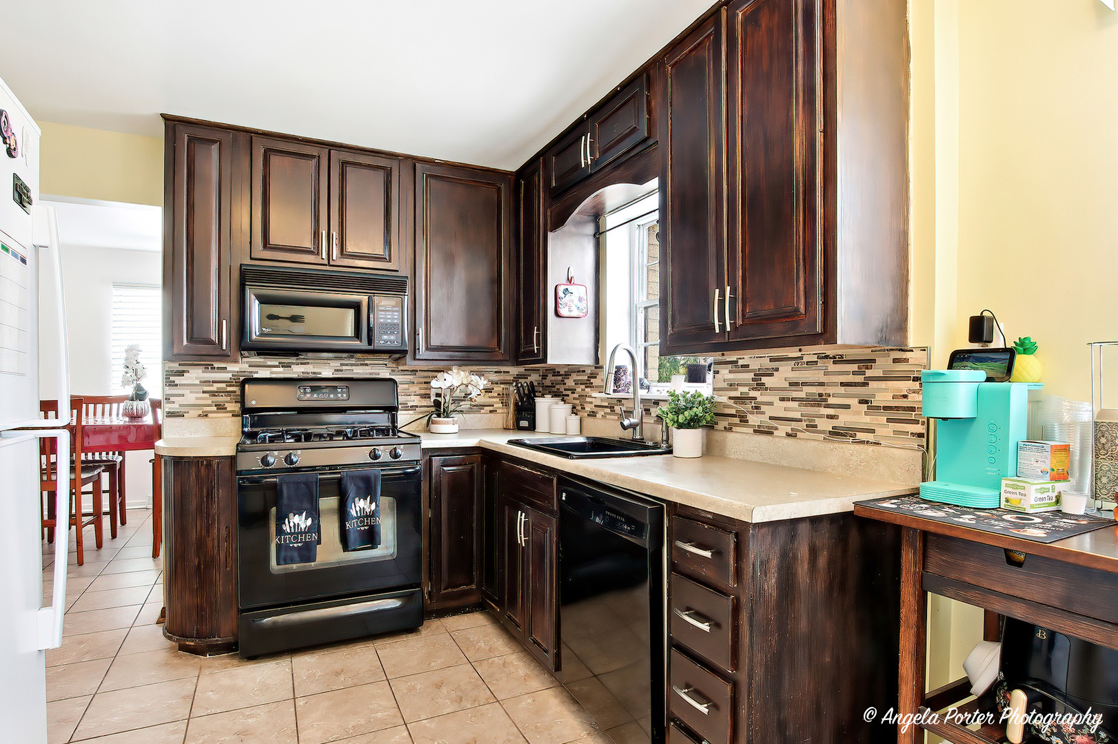 1810 LINDEN Avenue, Waukegan, IL 60087