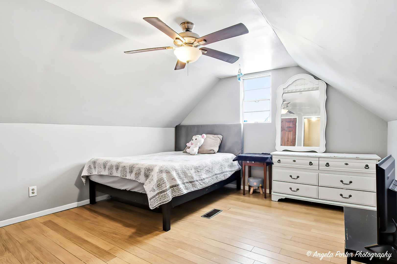 1810 LINDEN Avenue, Waukegan, IL 60087