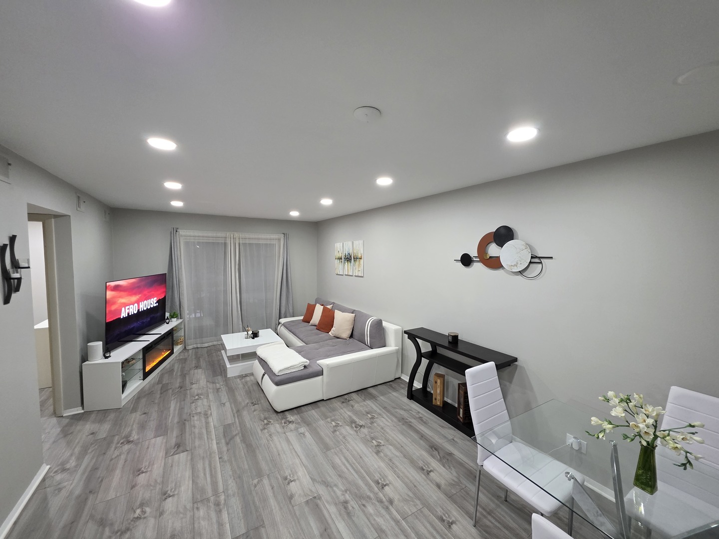 1930 Kenilworth Circle #E, Hoffman Estates, IL 60169