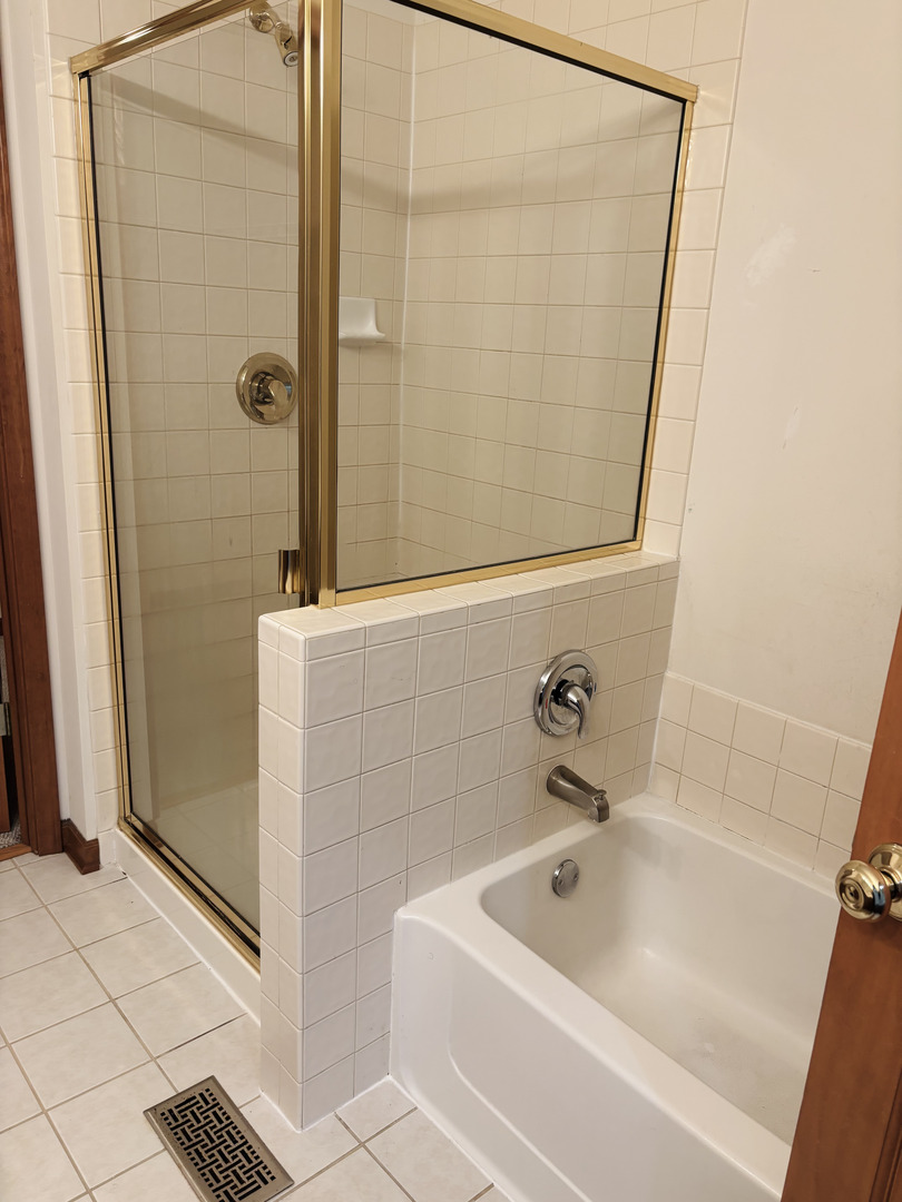 2598 Hillsboro Boulevard, Aurora, IL 60503