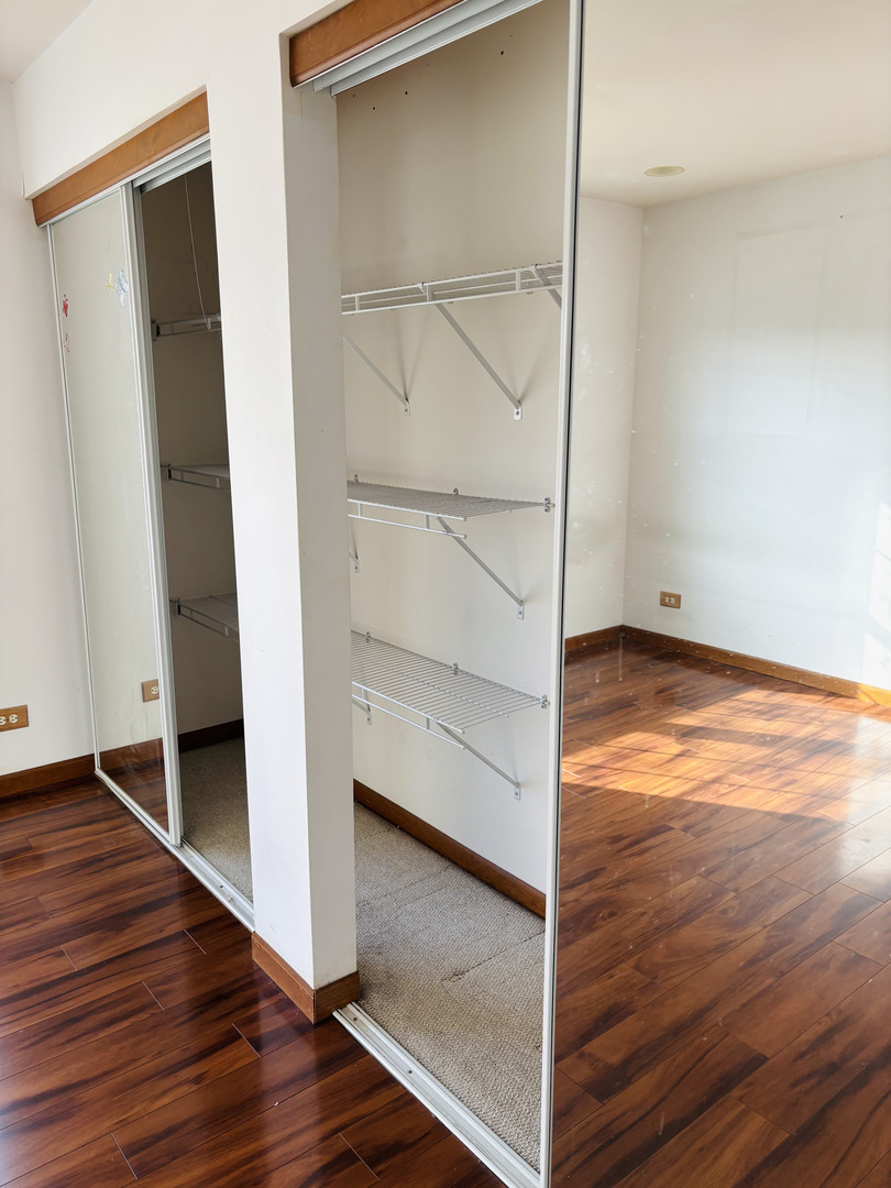 2598 Hillsboro Boulevard, Aurora, IL 60503