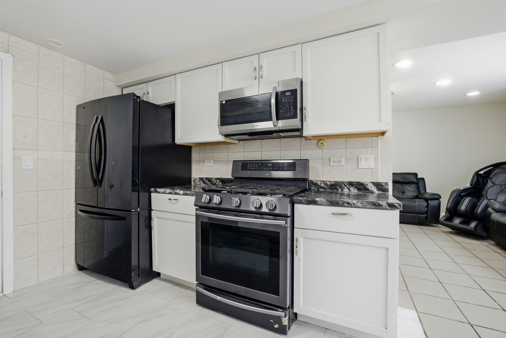 1874 WINDWARD Lane, Hanover Park, IL 60133