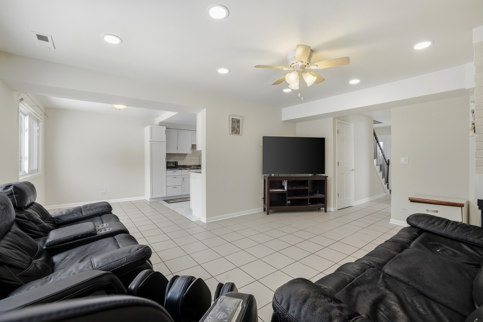 1874 WINDWARD Lane, Hanover Park, IL 60133