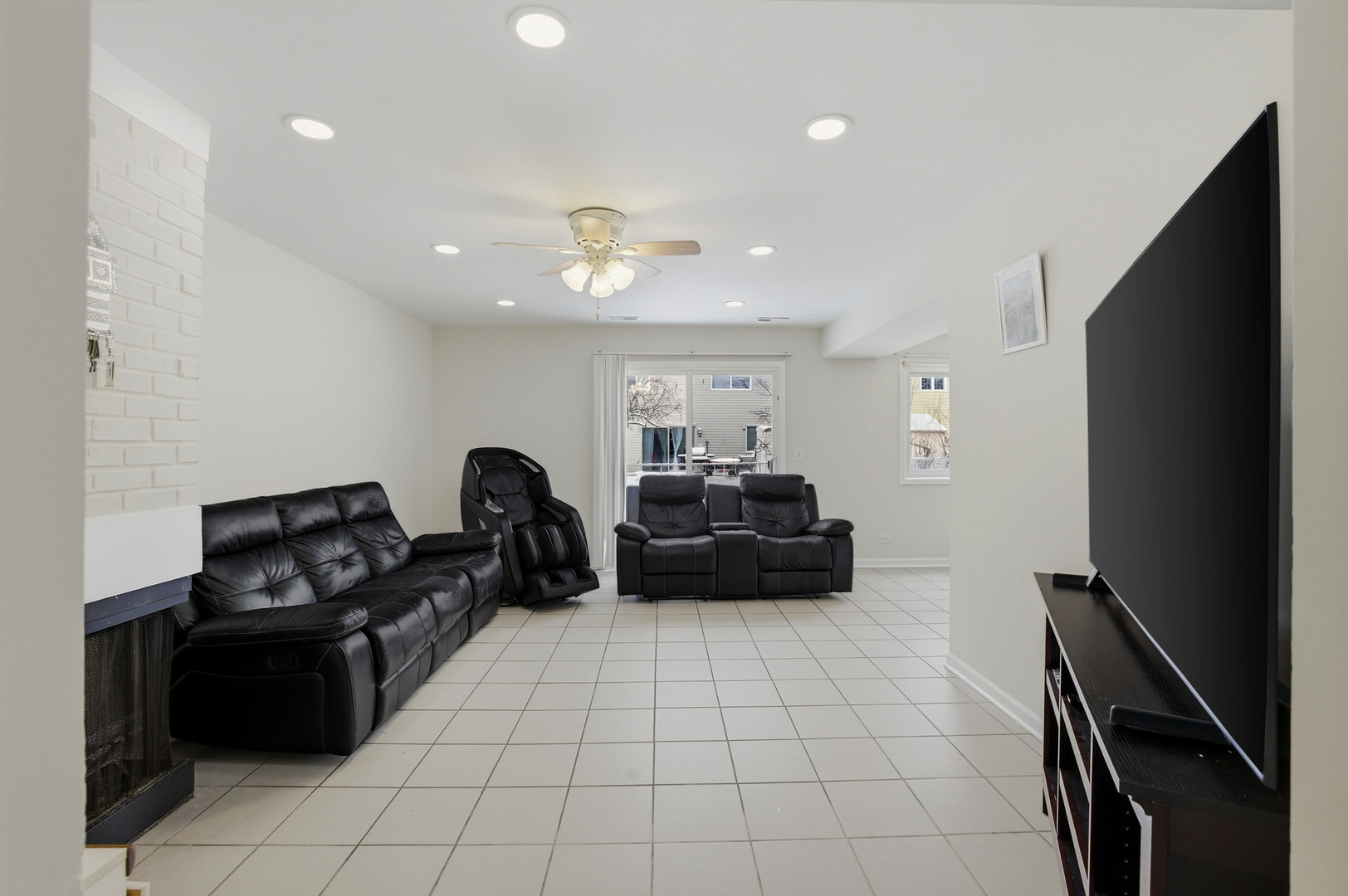 1874 WINDWARD Lane, Hanover Park, IL 60133