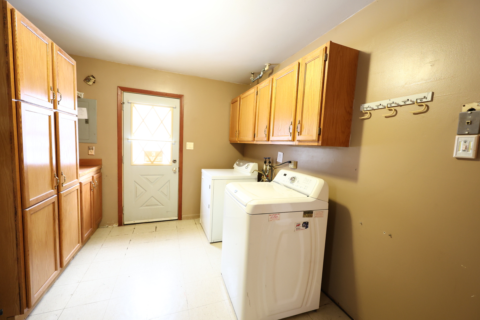 6837 W 113TH Street, Worth, IL 60482