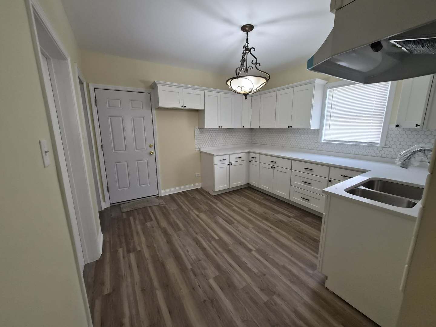 1234 W 72nd Street, Chicago, IL 60636