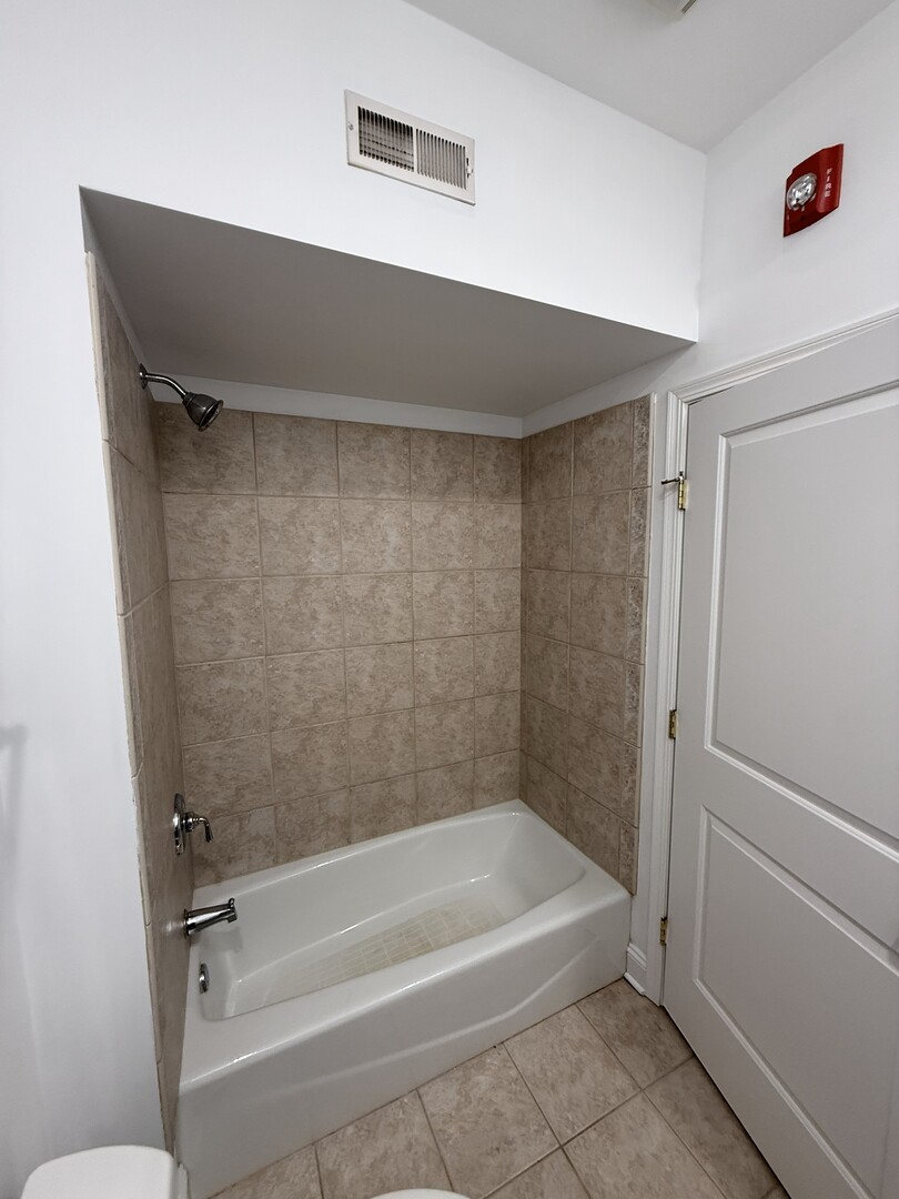 6961 Vine Street #303, Indian Head Park, IL 60525