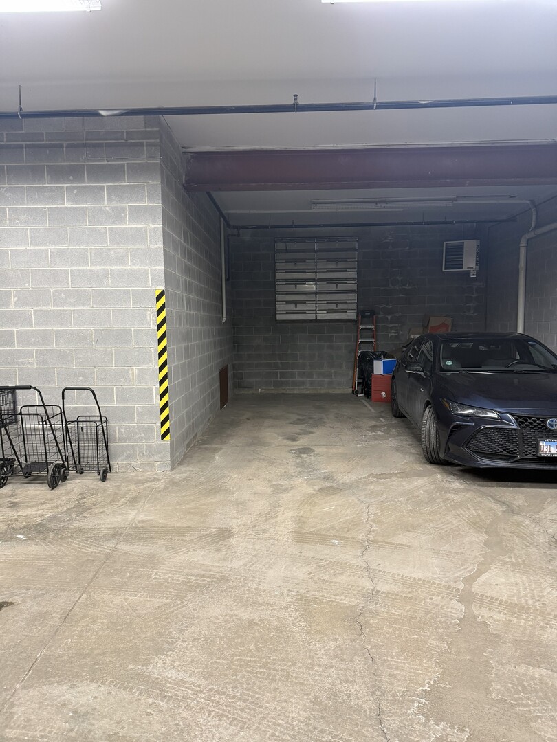 6961 Vine Street #303, Indian Head Park, IL 60525