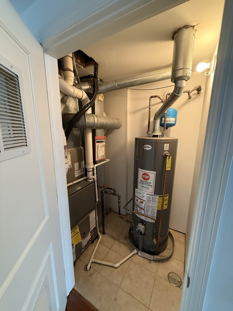 6961 Vine Street #303, Indian Head Park, IL 60525