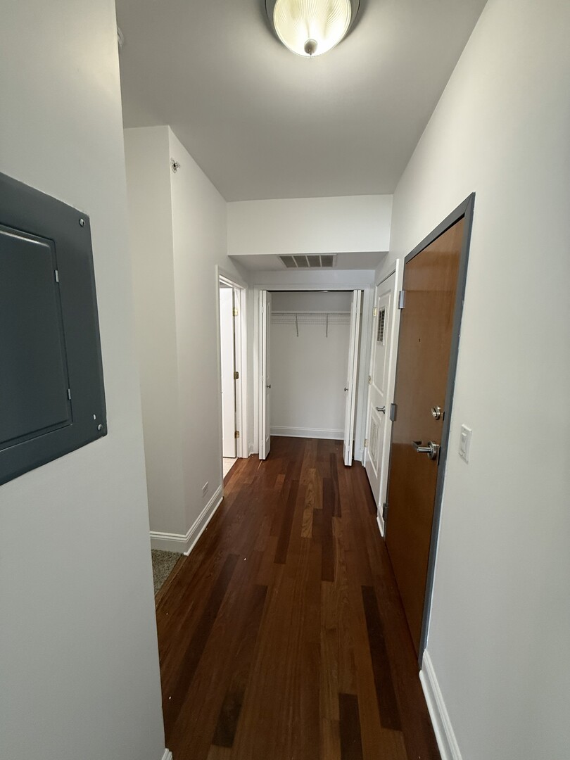 6961 Vine Street #303, Indian Head Park, IL 60525