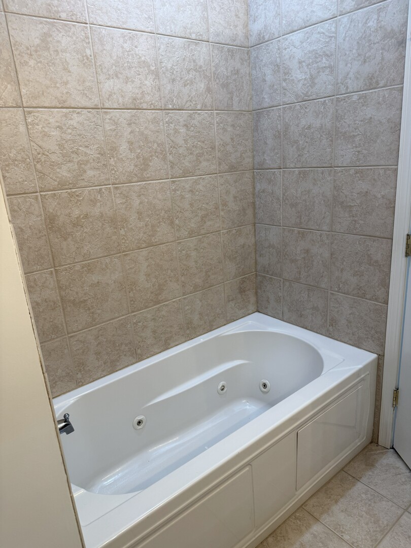 6961 Vine Street #303, Indian Head Park, IL 60525