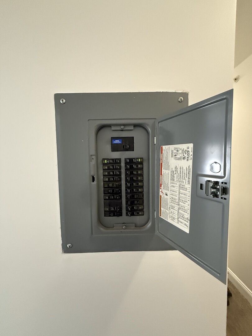 6961 Vine Street #303, Indian Head Park, IL 60525