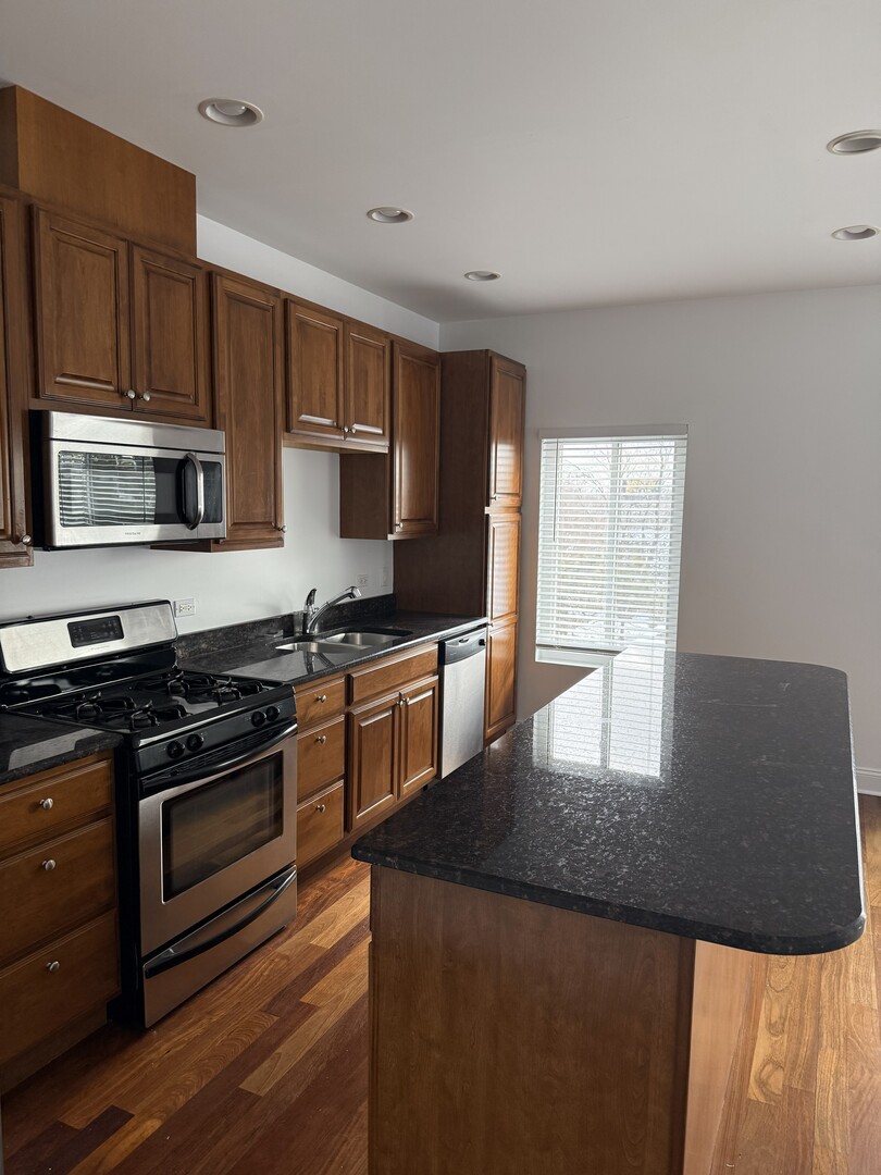 6961 Vine Street #303, Indian Head Park, IL 60525