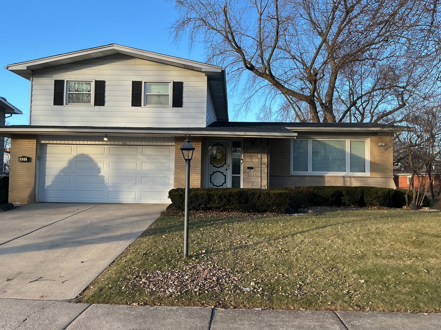 821 W Manor Court, Glenwood, IL 60425