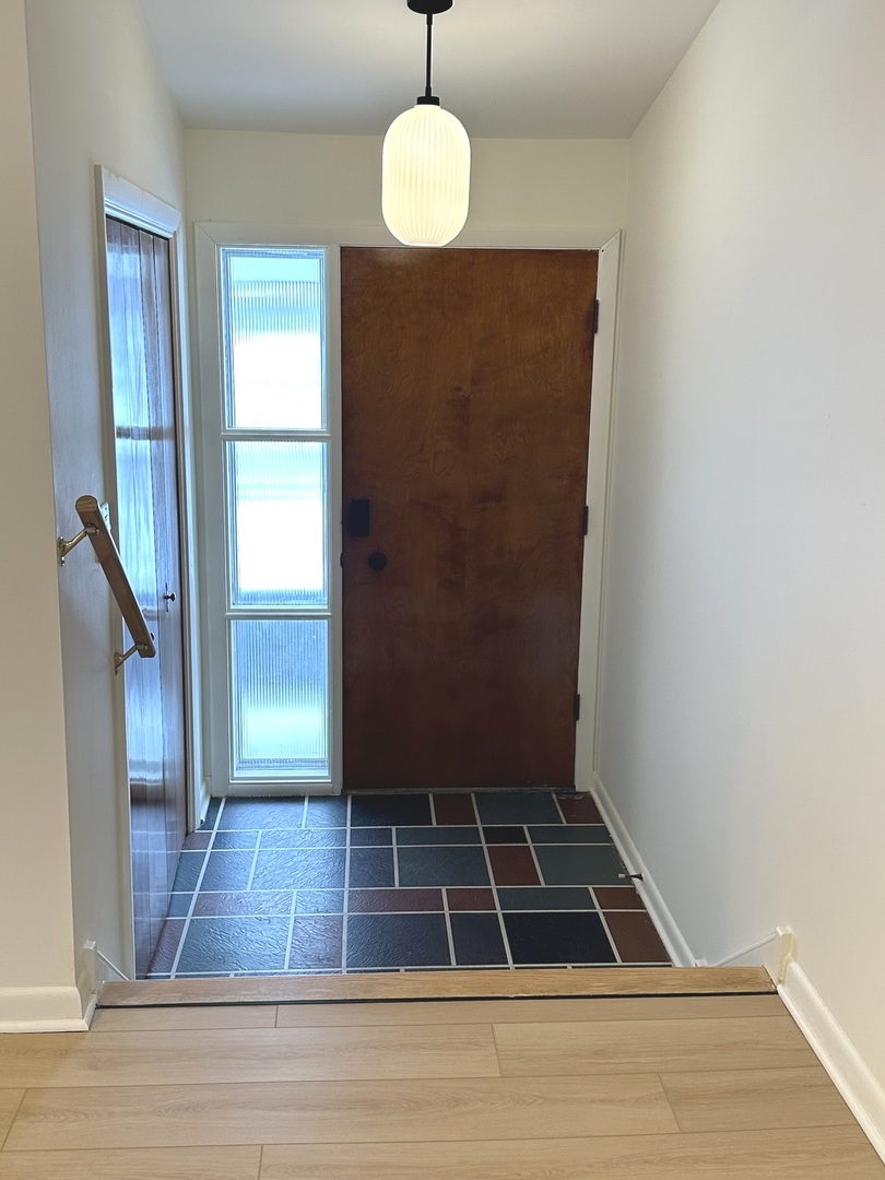 821 W Manor Court, Glenwood, IL 60425