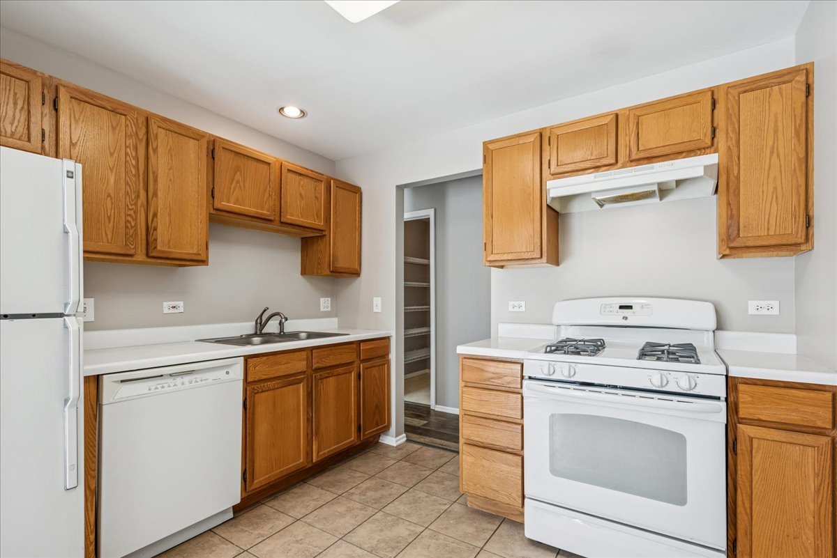 67 Beechmont Court #W2, Schaumburg, IL 60193