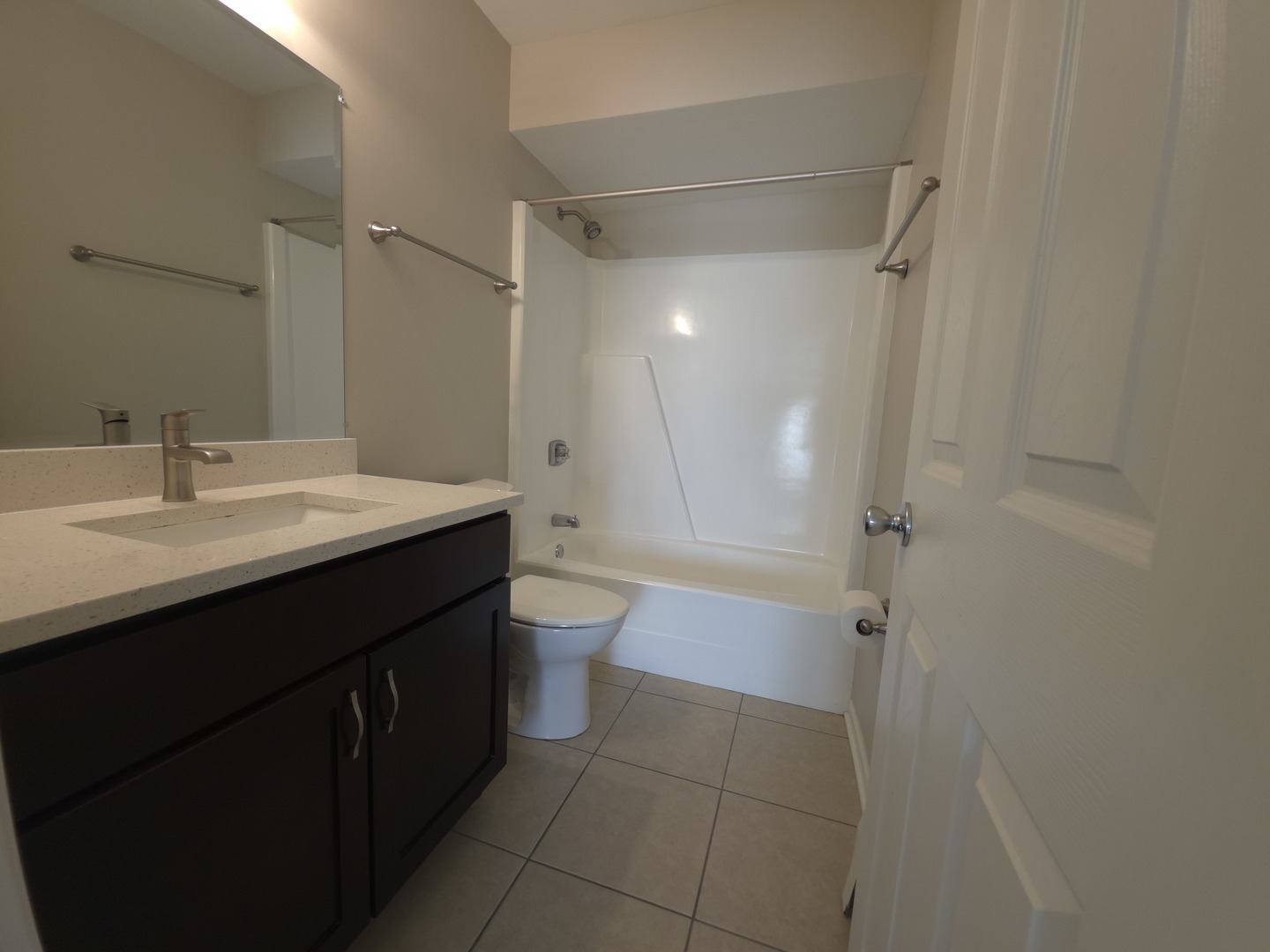 1667 KIOWA Circle #204, Naperville, IL 60565