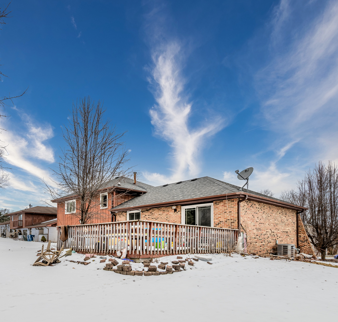 8821 W 100th St Street, Palos Hills, IL 60465