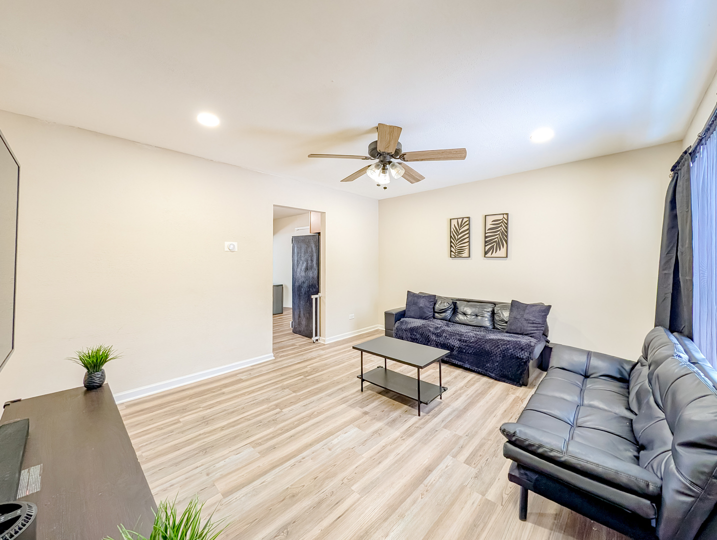 811 Beech Drive, Bolingbrook, IL 60440