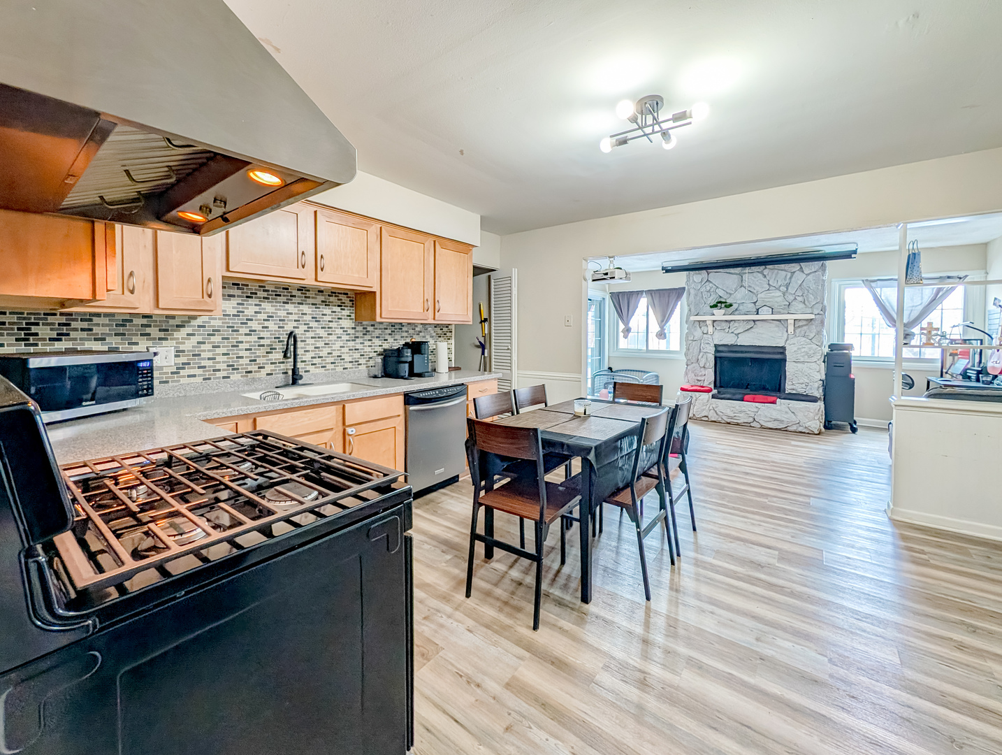 811 Beech Drive, Bolingbrook, IL 60440