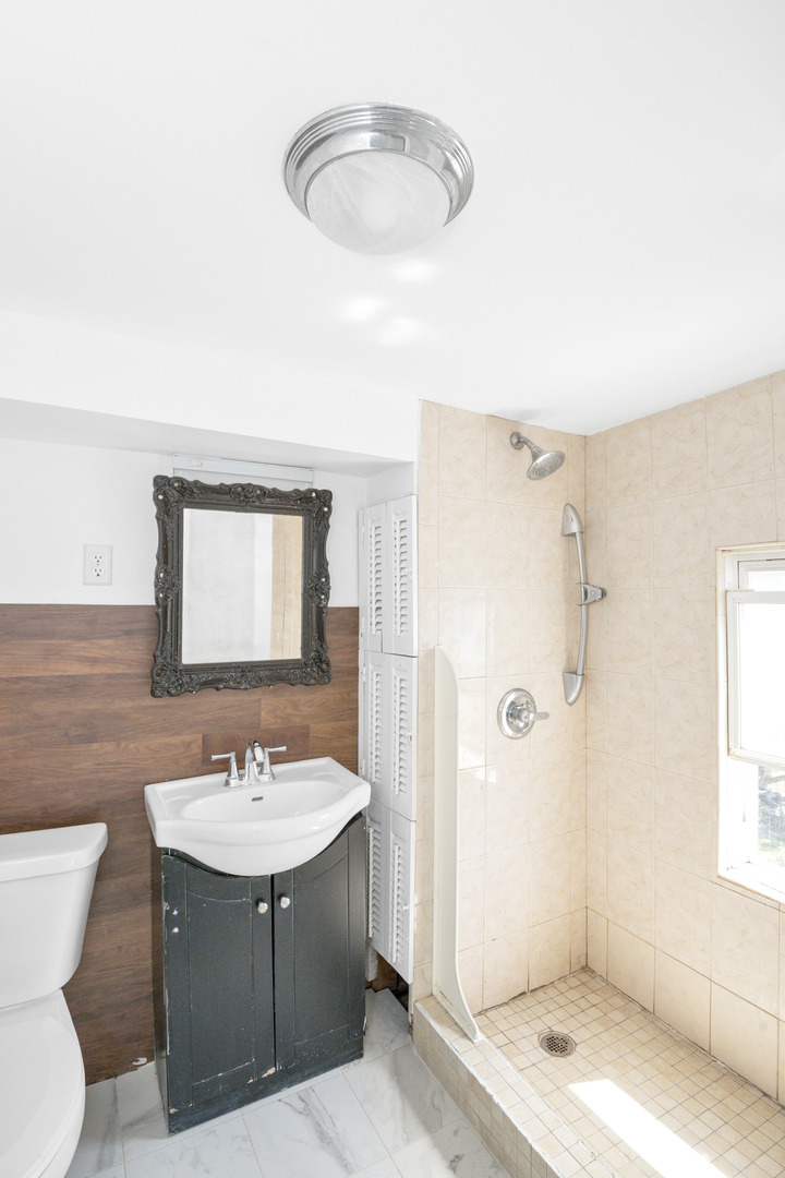 235 N ARDMORE Avenue, Villa Park, IL 60181