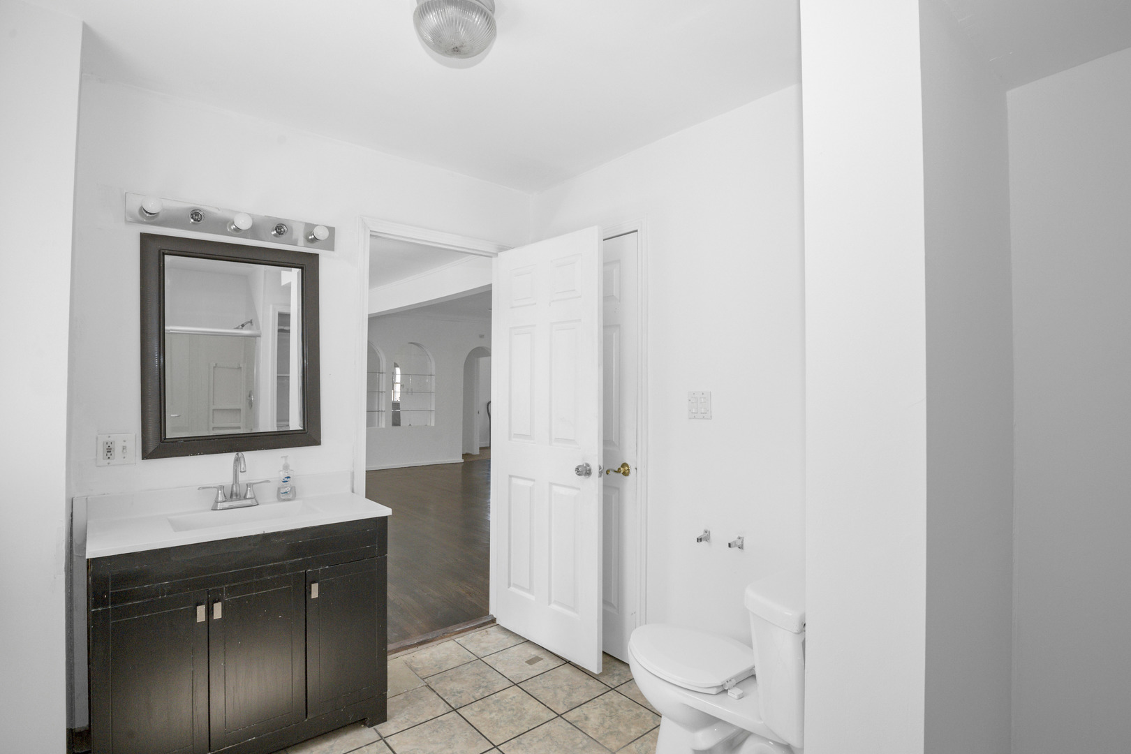 235 N ARDMORE Avenue, Villa Park, IL 60181