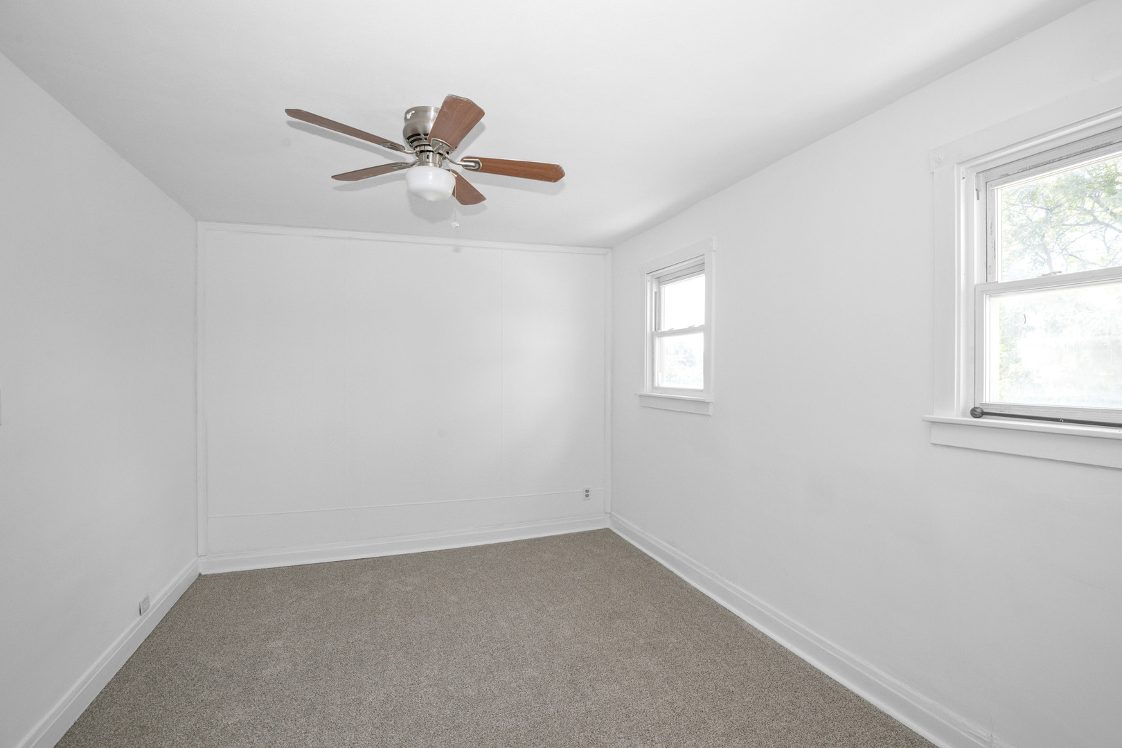 235 N ARDMORE Avenue, Villa Park, IL 60181