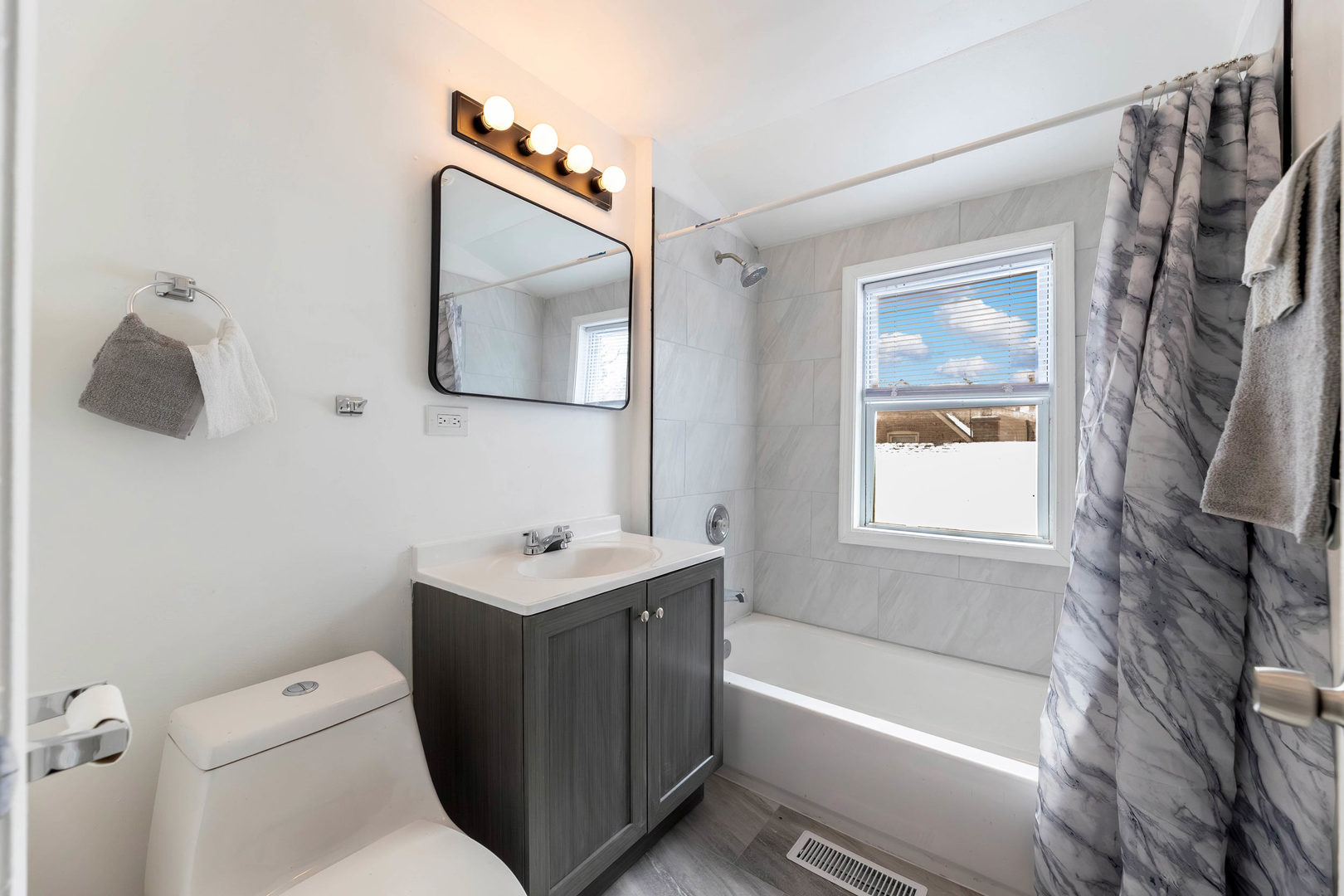 12420 S Emerald Avenue, Chicago, IL 60628