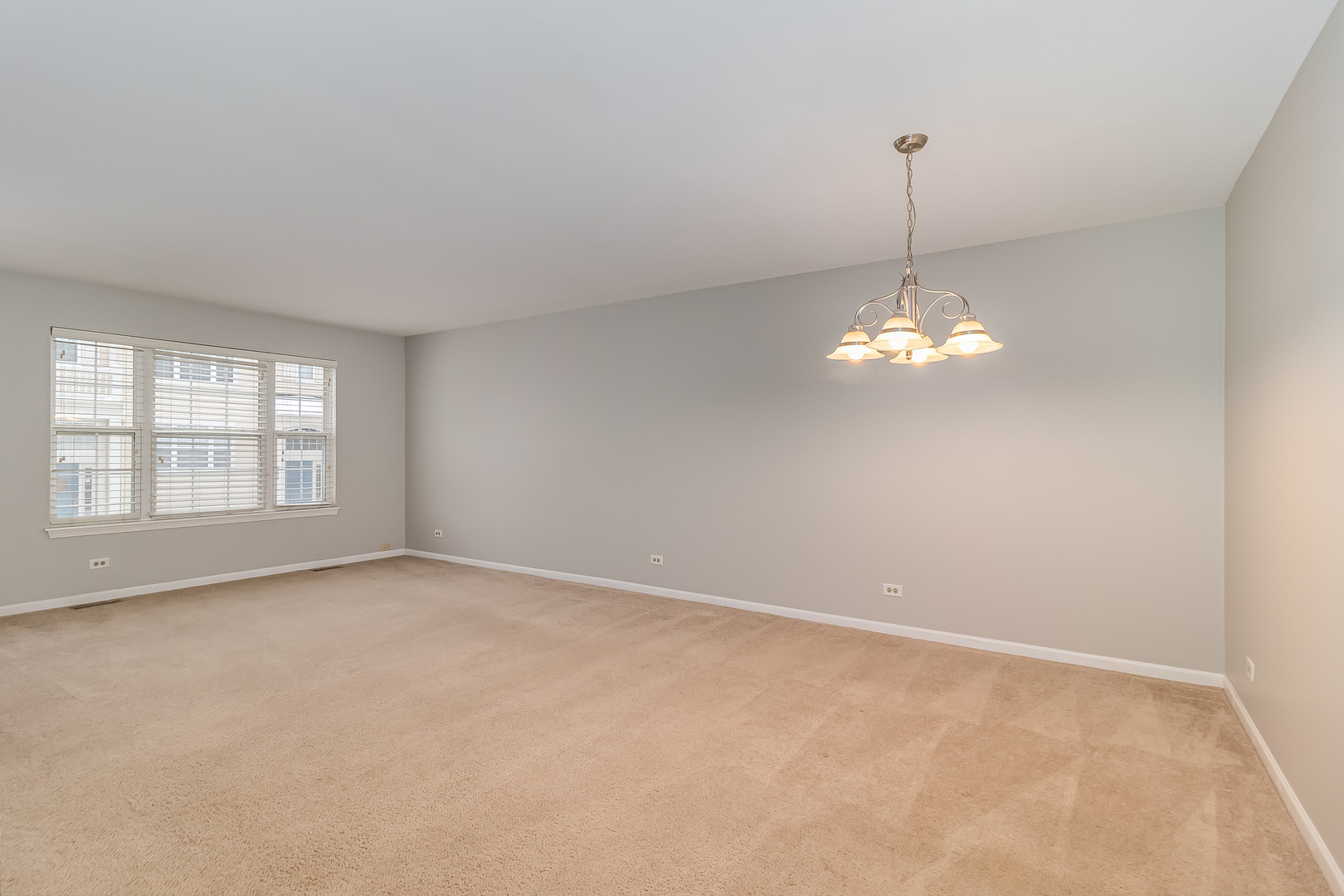 520 Lincoln Station Drive, Oswego, IL 60543