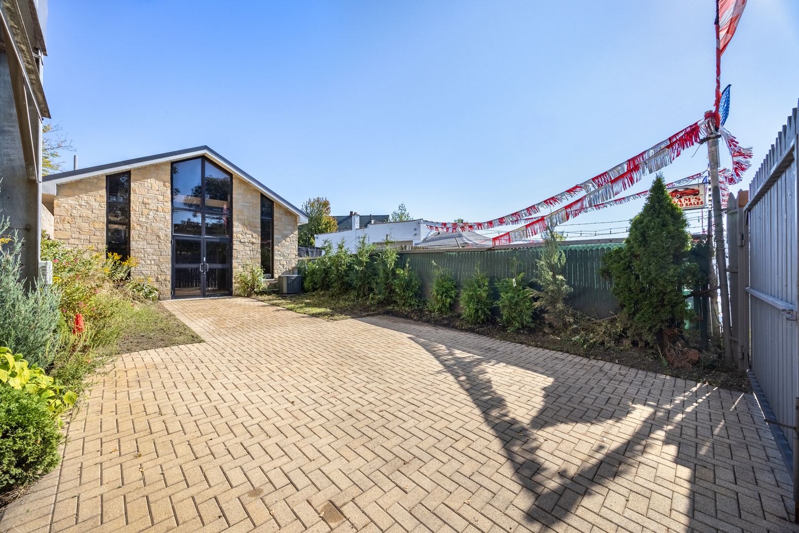 3381 N Milwaukee Avenue, Chicago, IL 60641