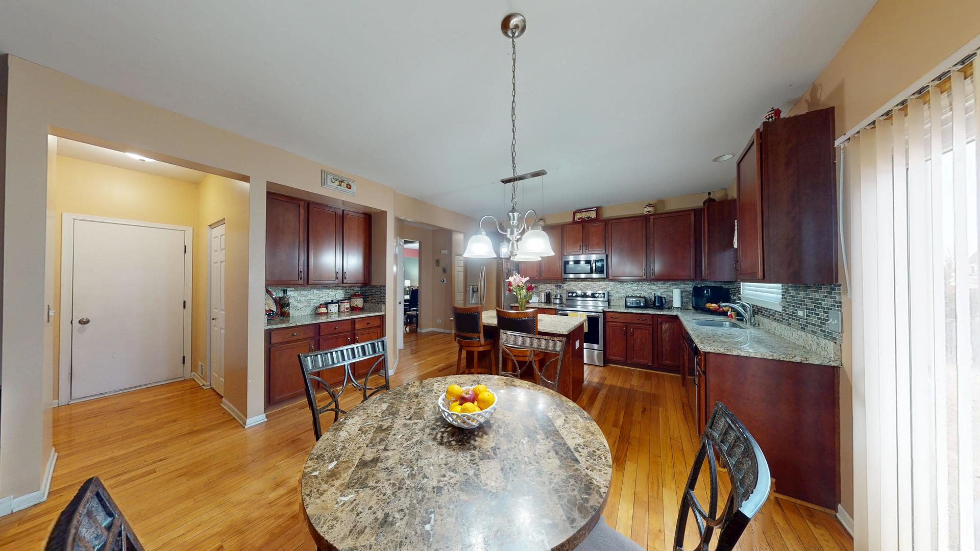 4132 Hoffman Street, Plano, IL 60545