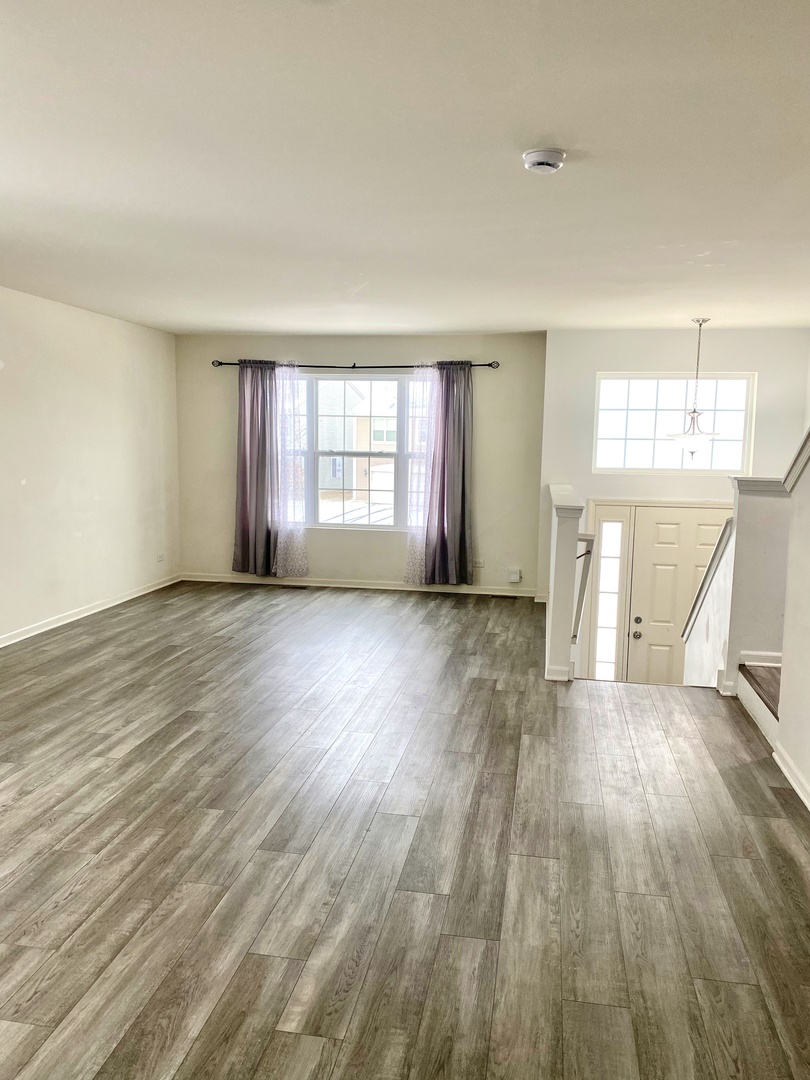 308 Niagara Drive, Volo, IL 60073