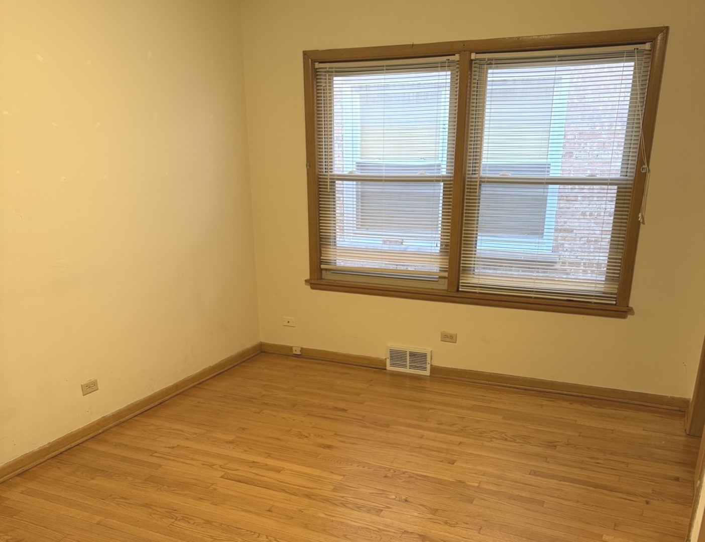 7121 W Foster Place #1, Chicago, IL 60656