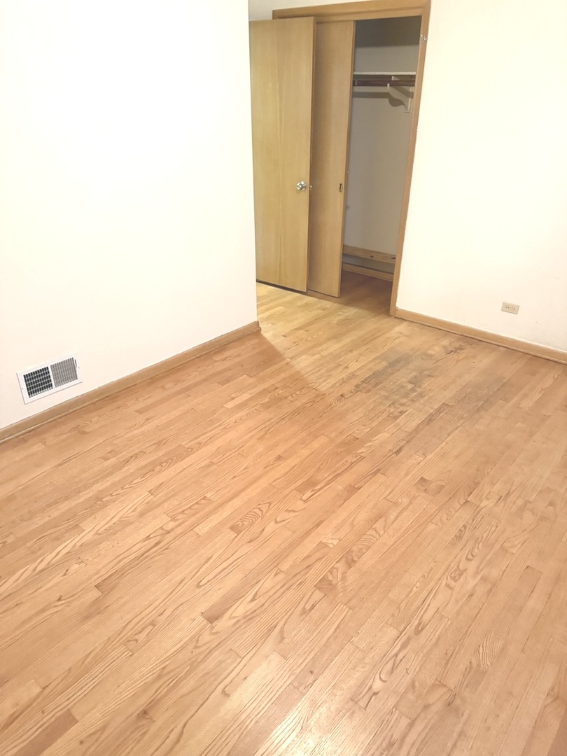 7121 W Foster Place #1, Chicago, IL 60656