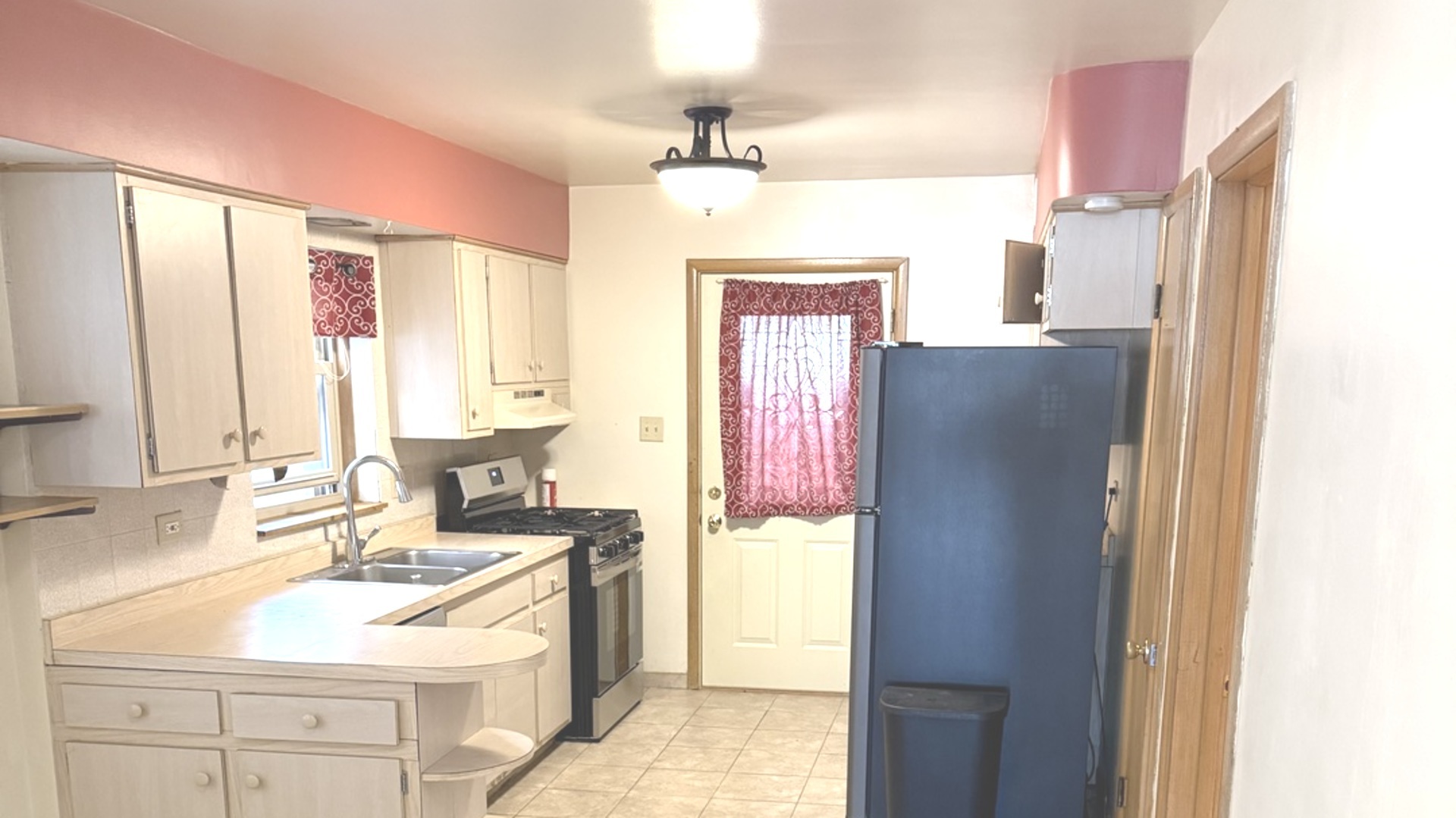 7121 W Foster Place #1, Chicago, IL 60656